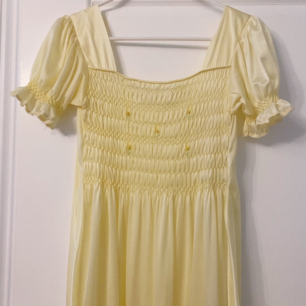 Vintage yellow nightgown dress puff sleeves